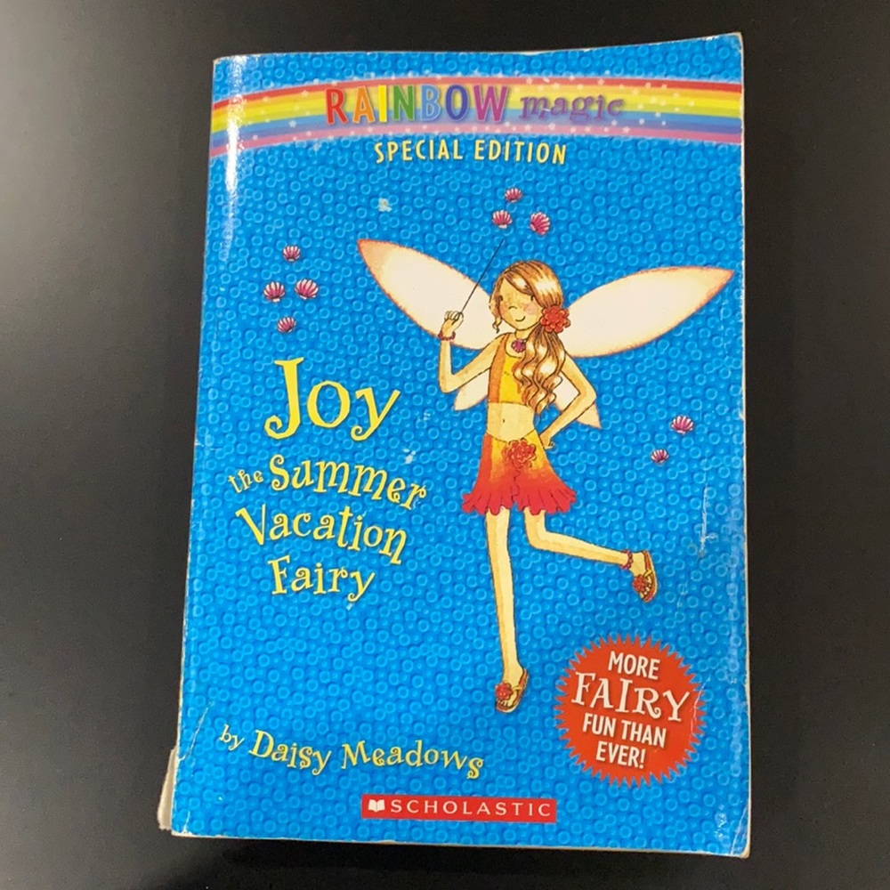 Rainbow Magic: Joy the Summer Vacation Fairy - Scholastic Paperback Novel